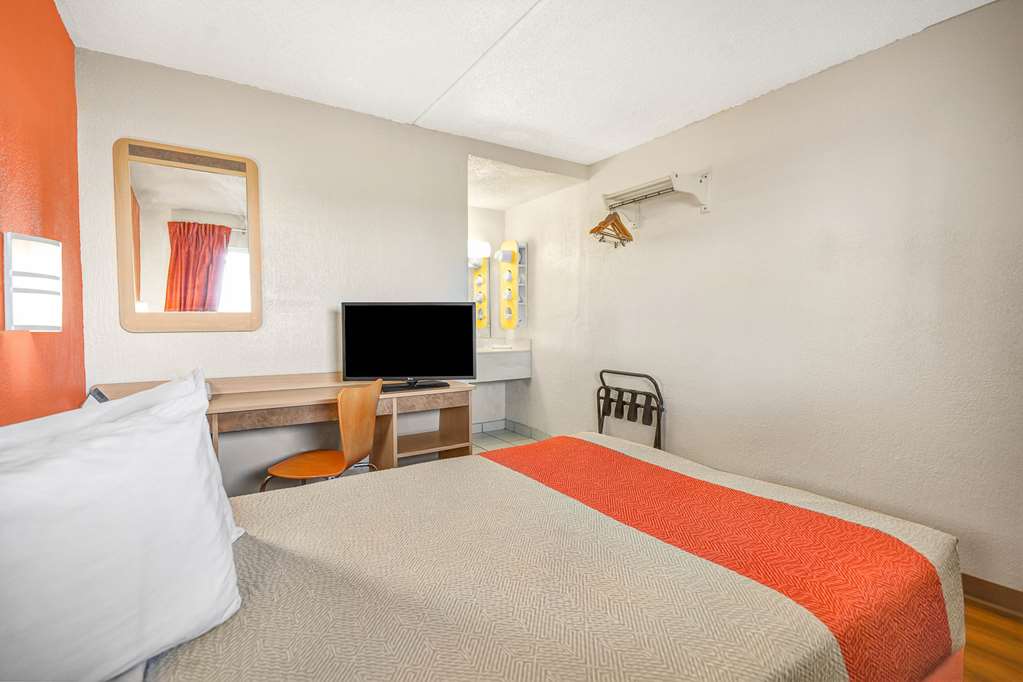 motel 6 cleveland intl airport n ridgeville