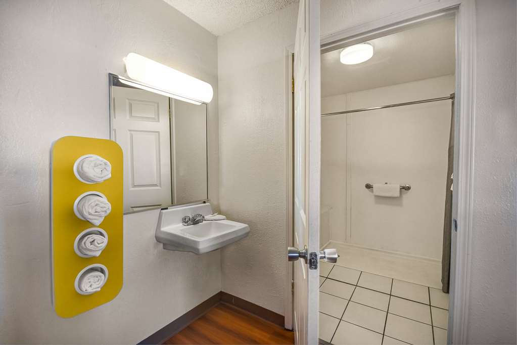 motel 6 cleveland intl airport n ridgeville