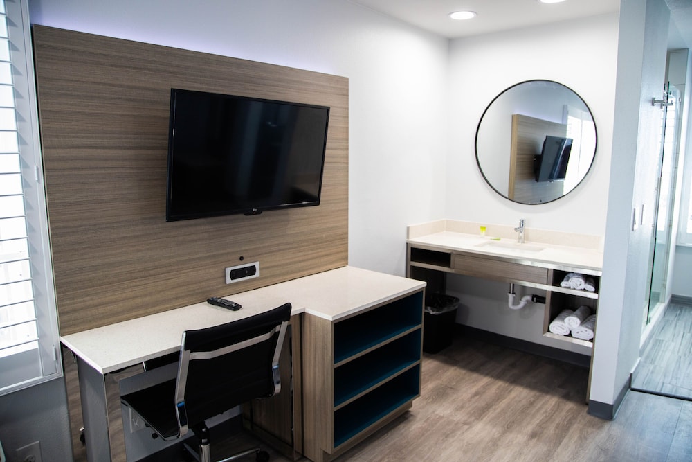 pico rivera inn and suites