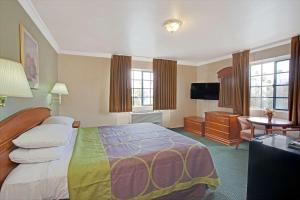 super 8 by wyndham hollywood la area