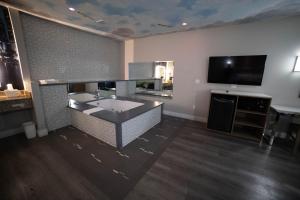 mid city inn and suites