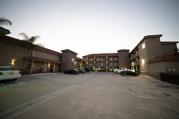 mid city inn and suites