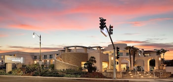 redondo beach hotel tapestry collection by hilton