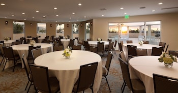 redondo beach hotel tapestry collection by hilton