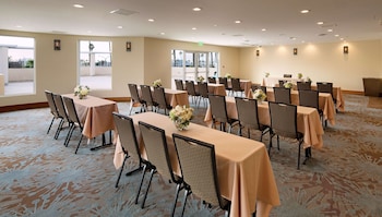 redondo beach hotel tapestry collection by hilton