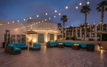 redondo beach hotel tapestry collection by hilton