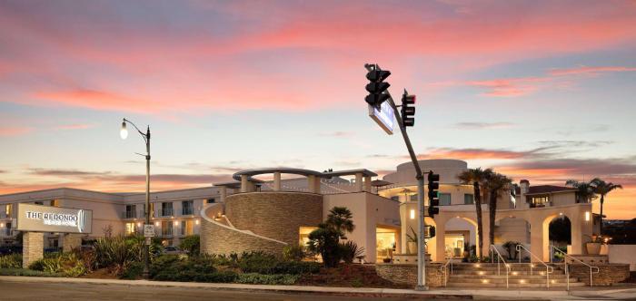 redondo beach hotel tapestry collection by hilton