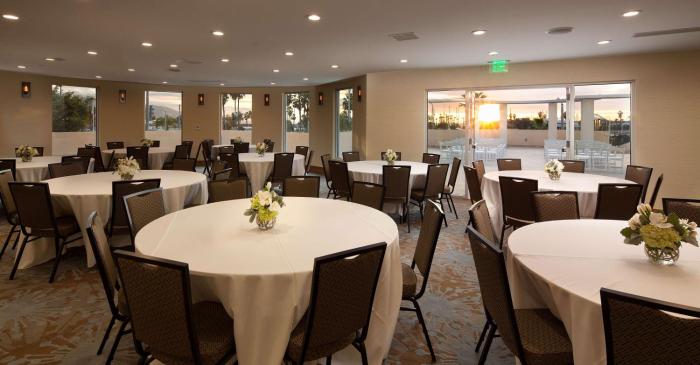 redondo beach hotel tapestry collection by hilton