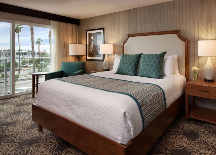 redondo beach hotel tapestry collection by hilton