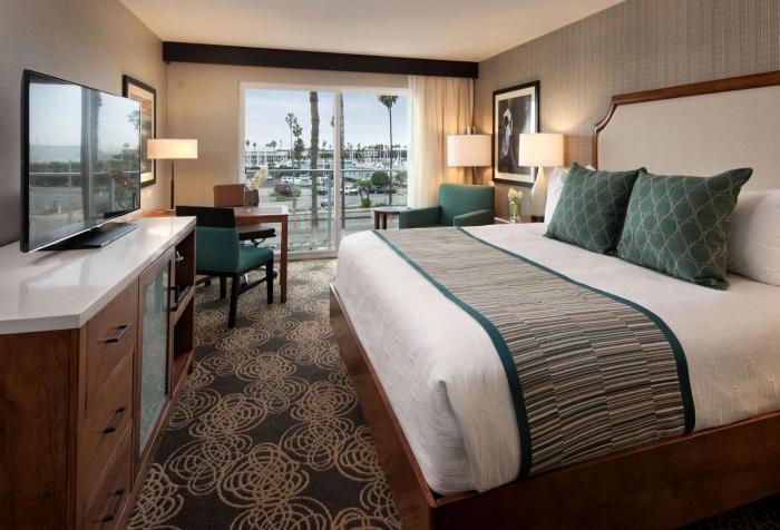 redondo beach hotel tapestry collection by hilton