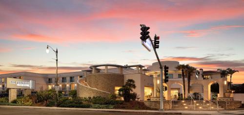 redondo beach hotel tapestry collection by hilton