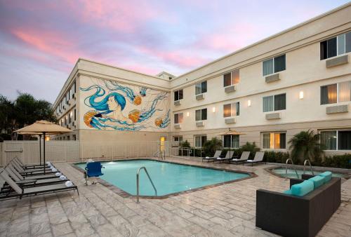 redondo beach hotel tapestry collection by hilton
