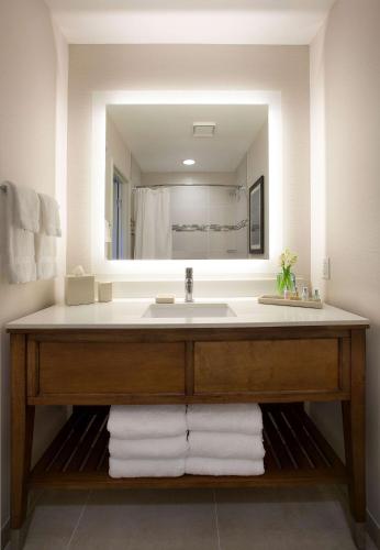 redondo beach hotel tapestry collection by hilton