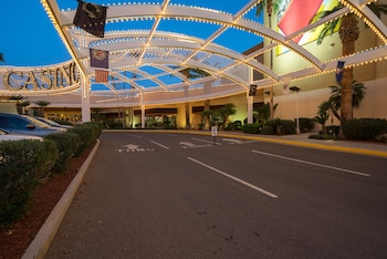 golden nugget laughlin