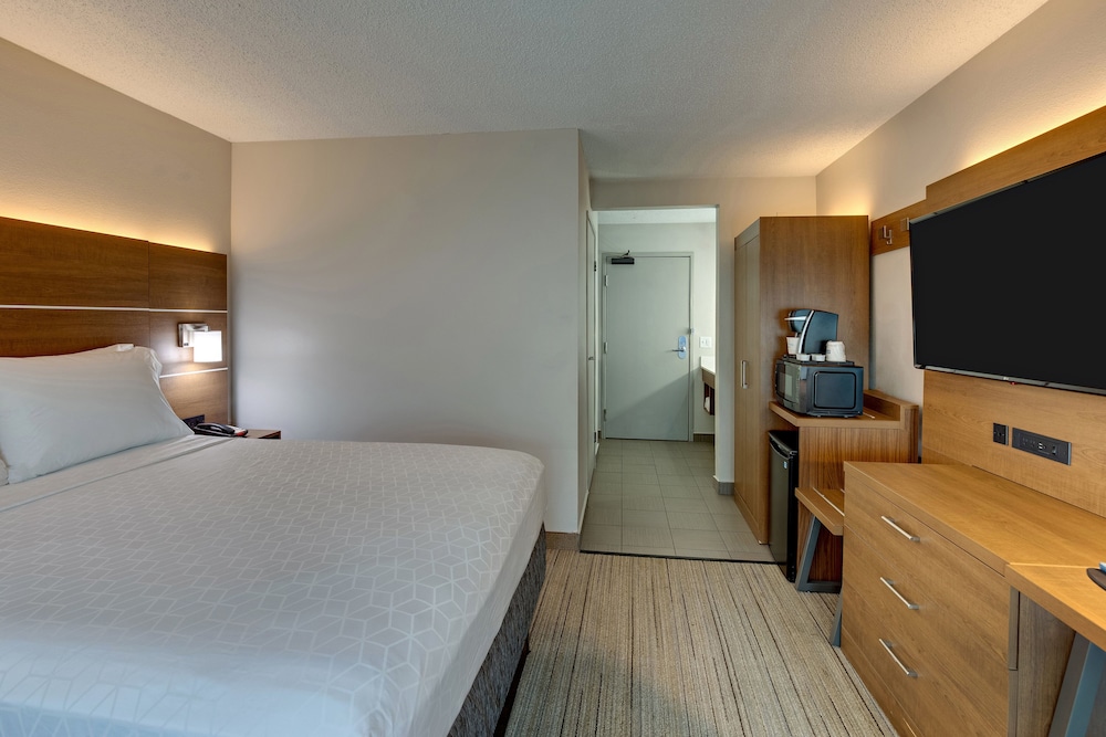 holiday inn express w i40 whitebridge road by ihg