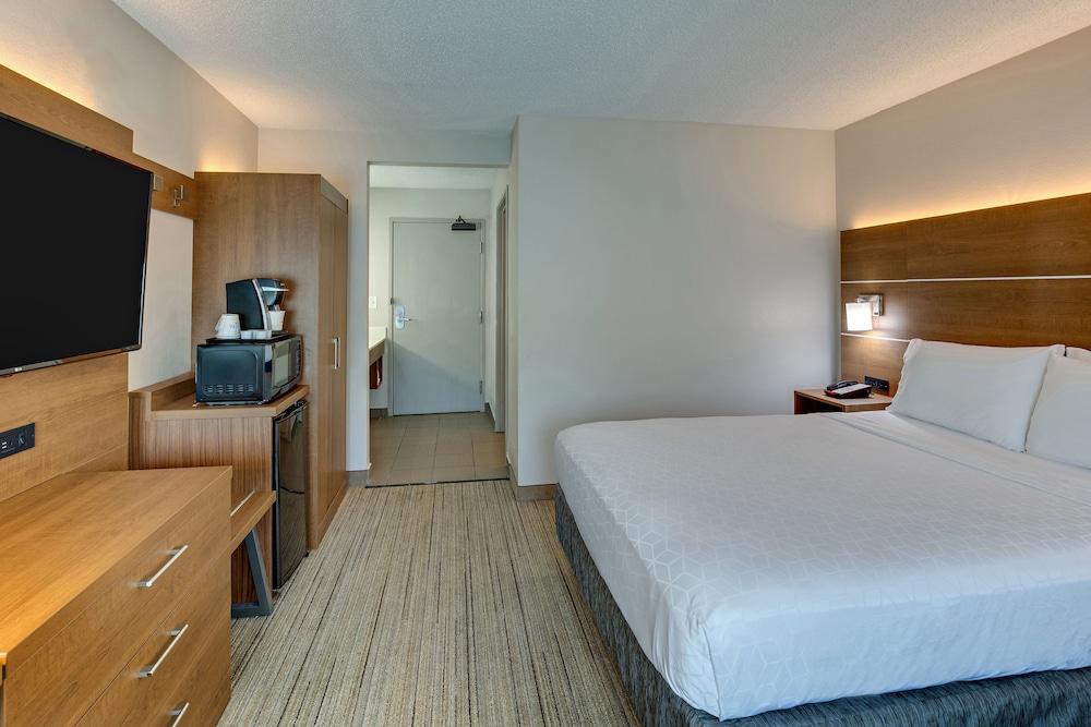 holiday inn express w i40 whitebridge road by ihg