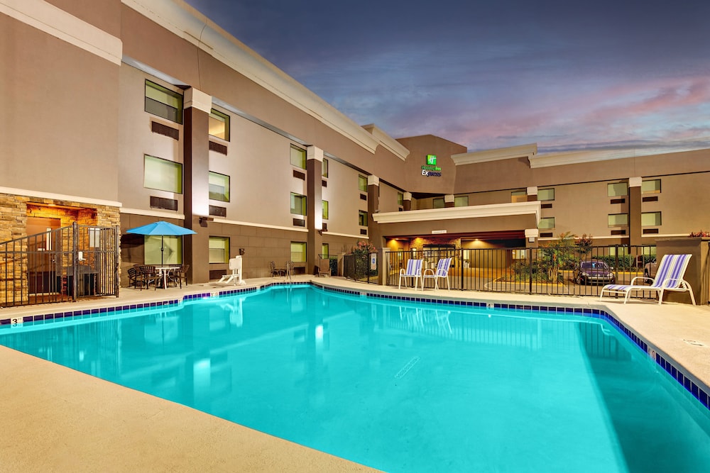 holiday inn express w i40 whitebridge road by ihg