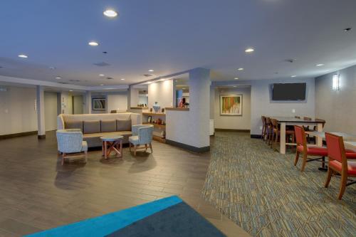 holiday inn express w i40 whitebridge road by ihg