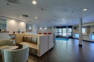 holiday inn express w i40 whitebridge road by ihg