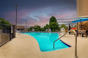 holiday inn express w i40 whitebridge road by ihg