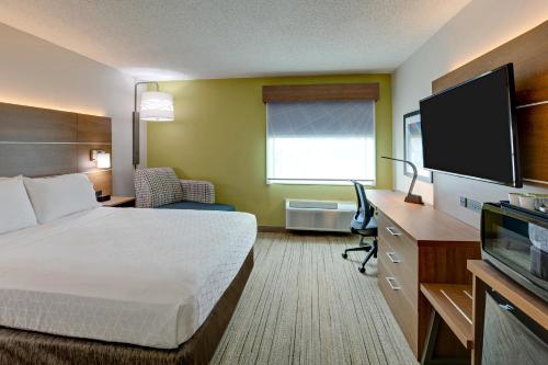 holiday inn express w i40 whitebridge road by ihg