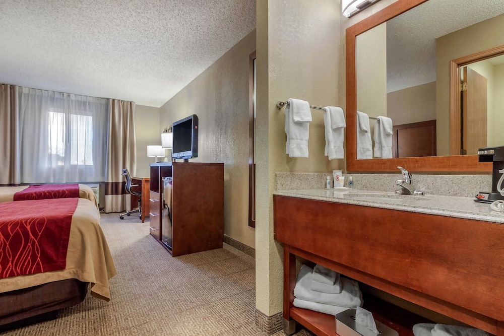 comfort inn and suites hays i 70