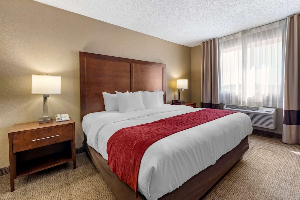 comfort inn and suites hays i 70