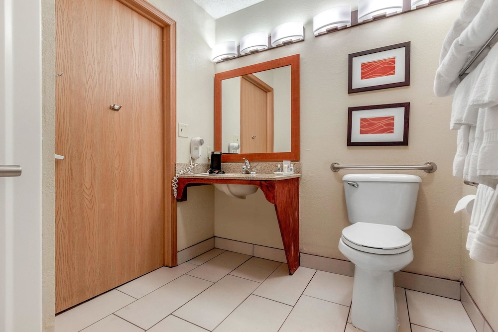 comfort inn and suites hays i 70