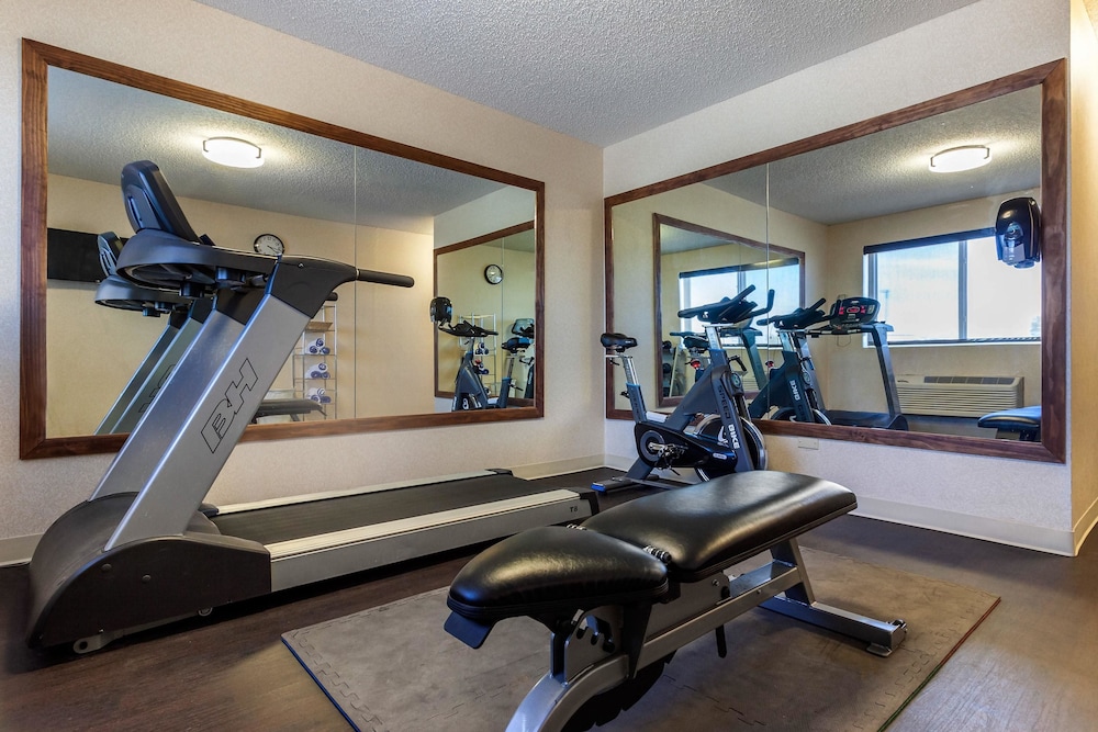 comfort inn and suites hays i 70