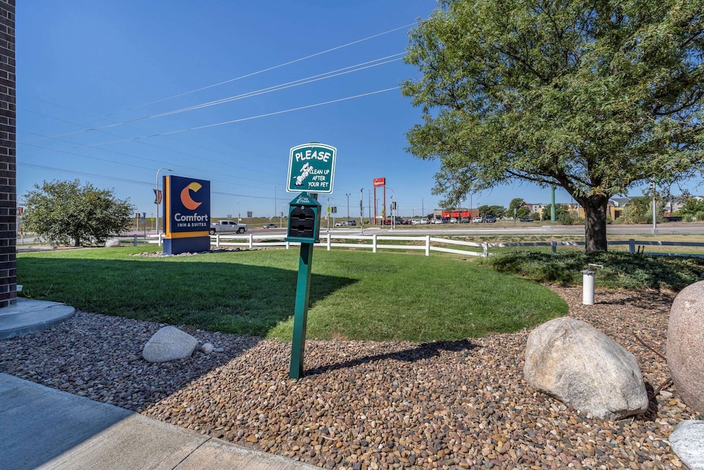 comfort inn and suites hays i 70