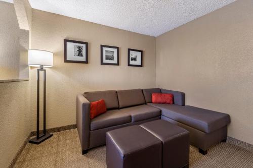 comfort inn and suites hays i 70