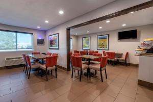 comfort inn and suites hays i 70