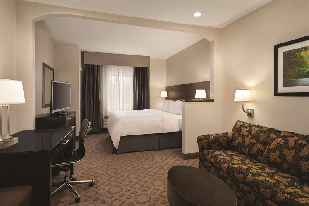 radisson hotel and conference center rockford