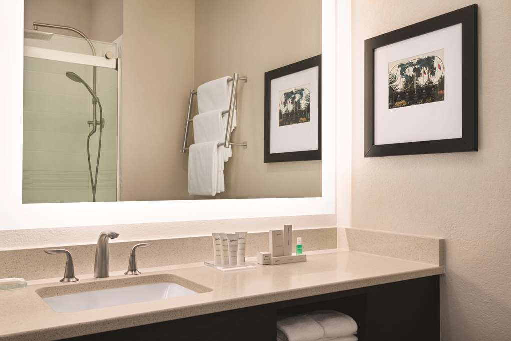 radisson hotel and conference center rockford