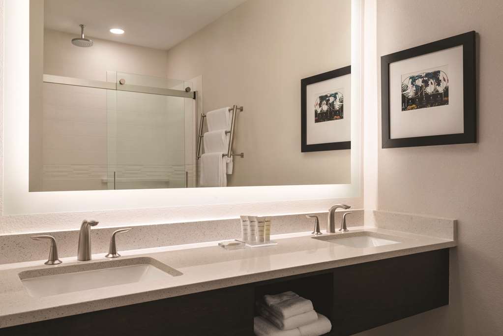 radisson hotel and conference center rockford