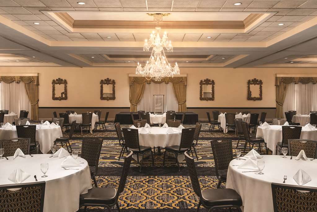 radisson hotel and conference center rockford