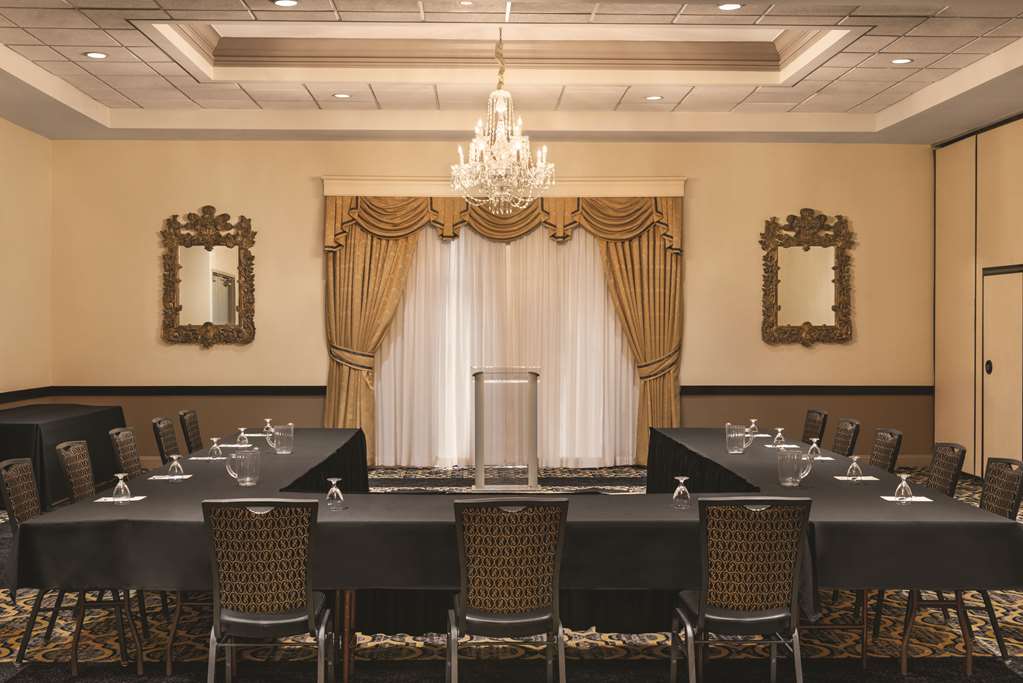 radisson hotel and conference center rockford