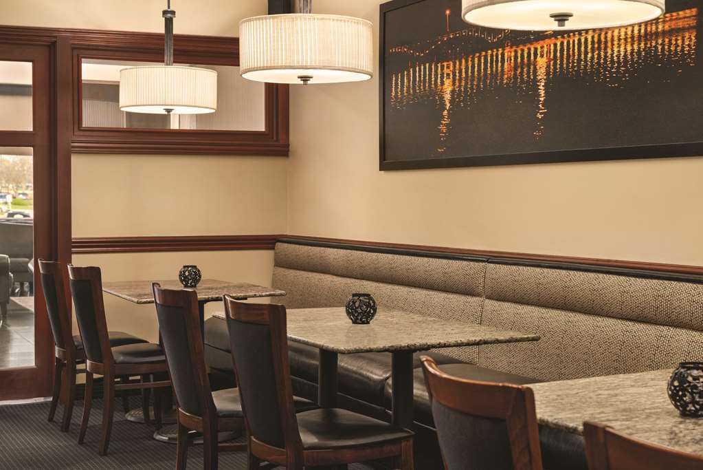 radisson hotel and conference center rockford