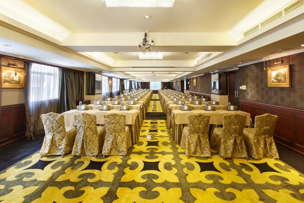 grand palace hotel