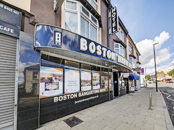 oyo bostons manor hotel hanwell london