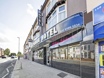 oyo bostons manor hotel hanwell london