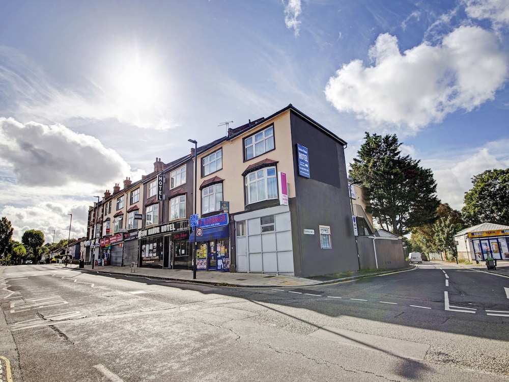 oyo bostons manor hotel hanwell london