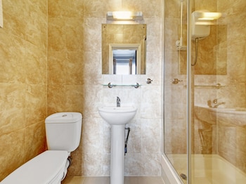oyo bostons manor hotel hanwell london
