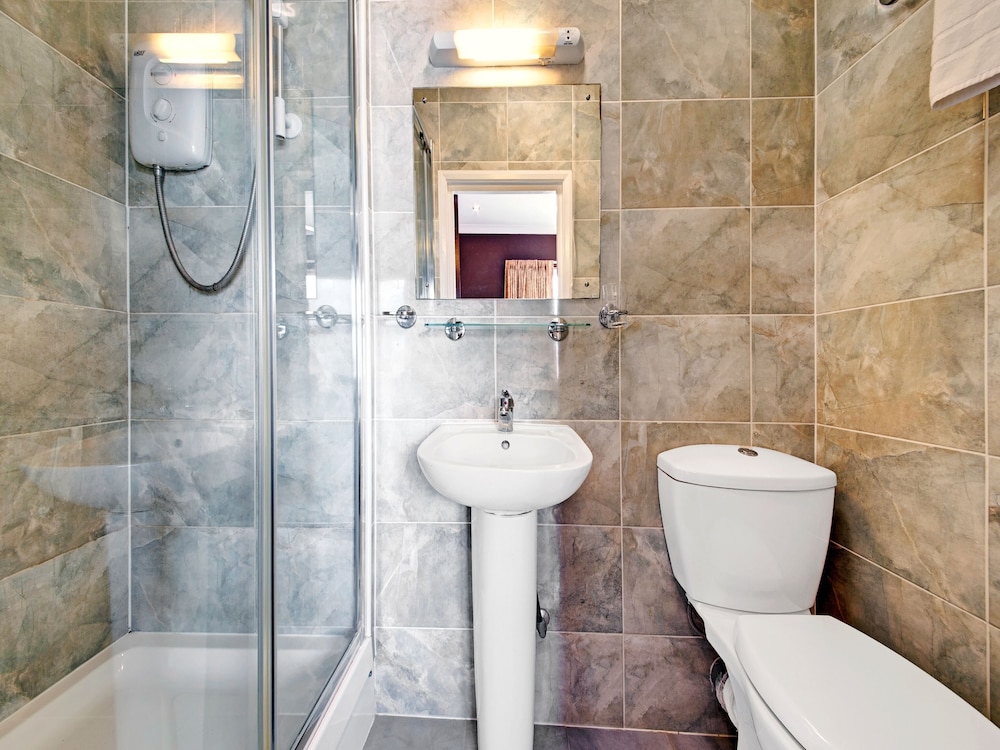 oyo bostons manor hotel hanwell london