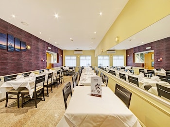 oyo bostons manor hotel hanwell london