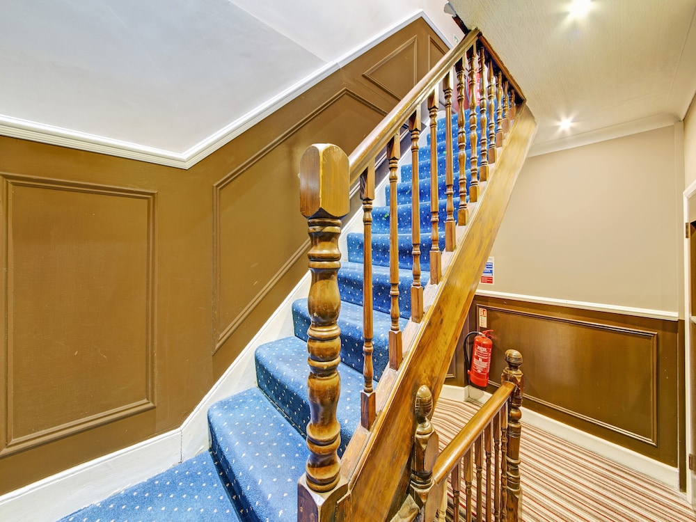 oyo bostons manor hotel hanwell london