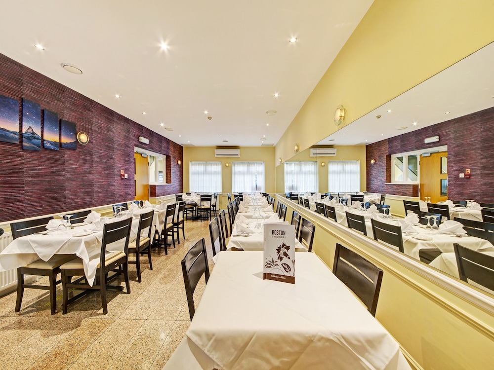 oyo bostons manor hotel hanwell london