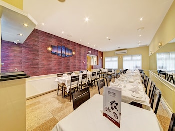 oyo bostons manor hotel hanwell london