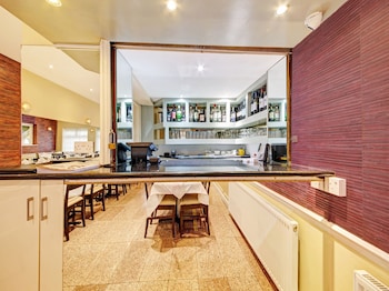 oyo bostons manor hotel hanwell london