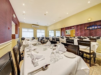 oyo bostons manor hotel hanwell london